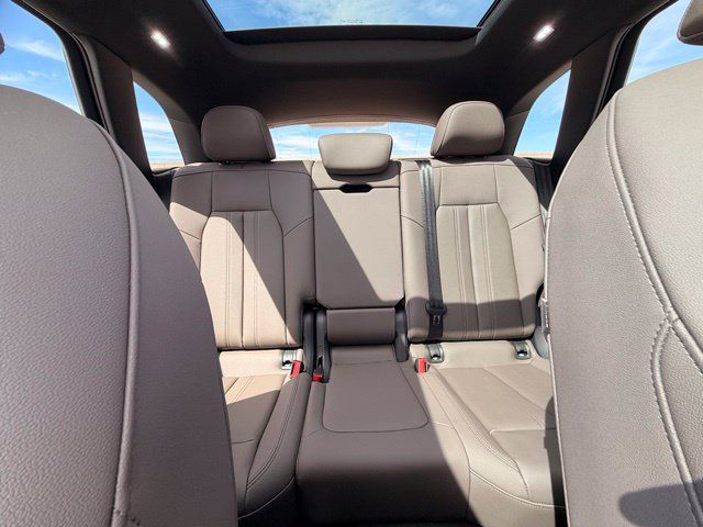 Used 2025 Audi Q5 Premium Plus AWD/4WD image 17