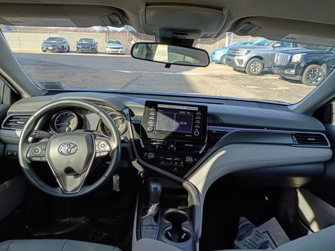 Used 2024 Toyota Camry SE image 9