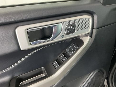 Used 2022 Ford Explorer Limited AWD/4WD image 16