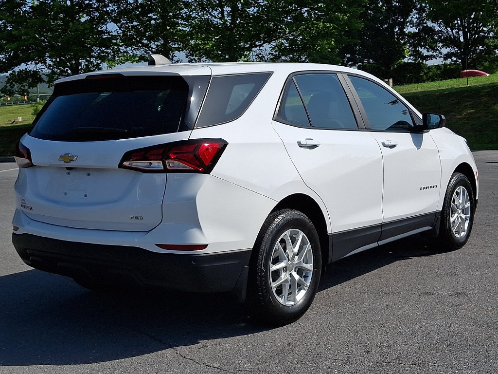 Used 2023 Chevrolet Equinox LS w/ LPO, Floor Liner Package AWD/4WD image 9