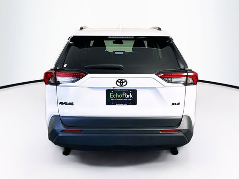 Used 2025 Toyota RAV4 XLE w/ Convenience Package FWD image 7