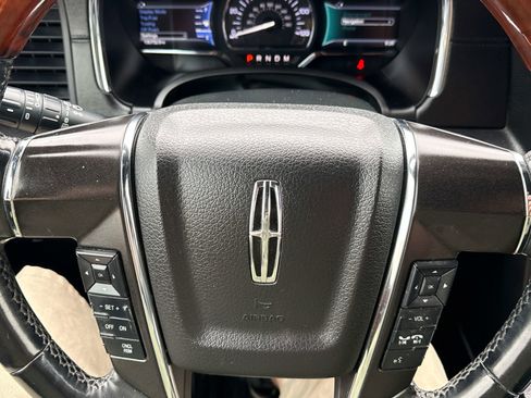 Used 2015 Lincoln Navigator 4WD image 28