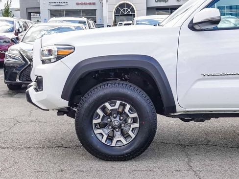 Used 2023 Toyota Tacoma TRD Off-Road image 9