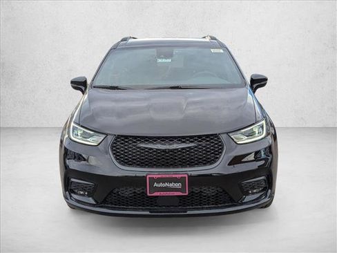 New 2026 Chrysler Pacifica Select w/ S Appearance Package image 5