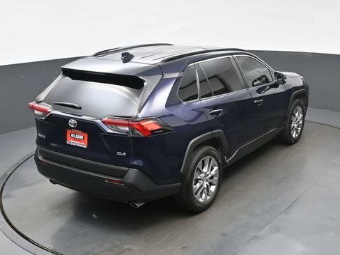 Used 2020 Toyota RAV4 XLE Premium FWD image 40