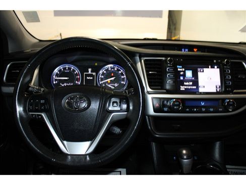 Used 2015 Toyota Highlander XLE image 38