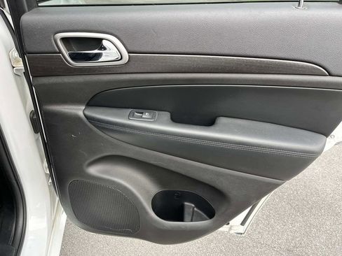 Used 2018 Jeep Grand Cherokee Altitude image 20