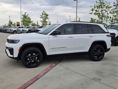 New 2026 Jeep Grand Cherokee Limited RWD image 2
