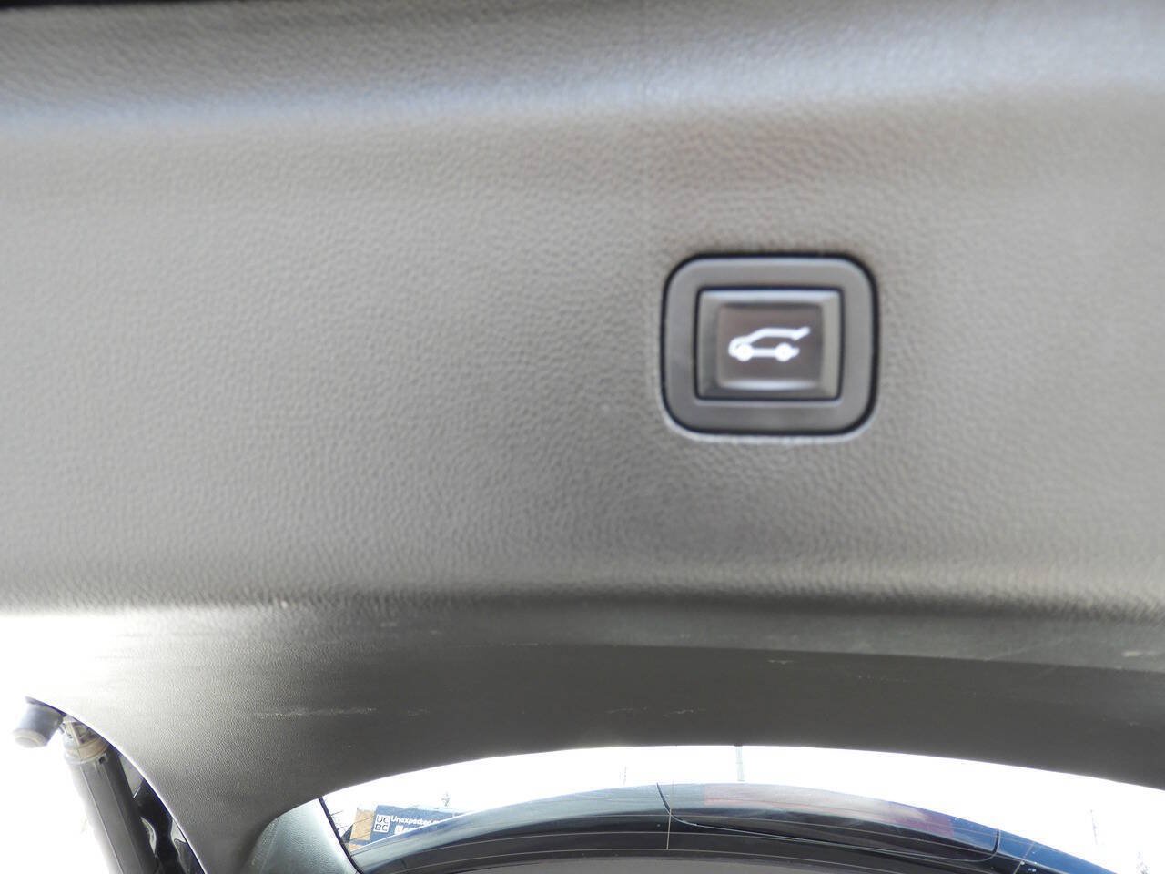 Used 2022 Buick Enclave Essence w/ Experience Buick Package FWD image 33