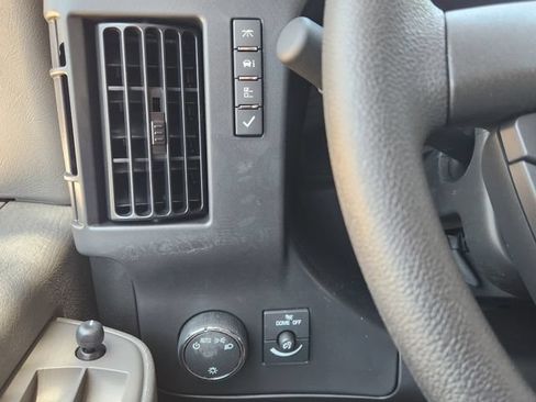 New 2026 Chevrolet Express 3500 RWD image 23