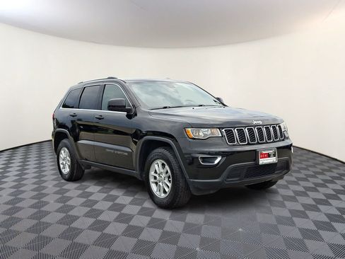 Used 2019 Jeep Grand Cherokee Laredo AWD/4WD image 4