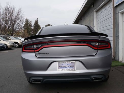 Used 2016 Dodge Charger SXT image 14