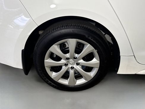 Used 2025 Toyota Corolla LE FWD image 32