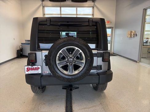 Used 2017 Jeep Wrangler Unlimited Rubicon w/ Connectivity Group AWD/4WD image 5