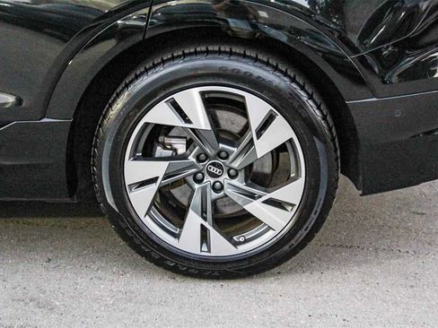 Used 2022 Audi e-tron Premium w/ Convenience Plus Package image 10