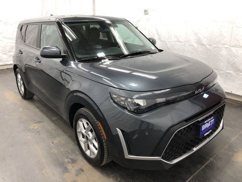 Certified 2023 Kia Soul S image 2