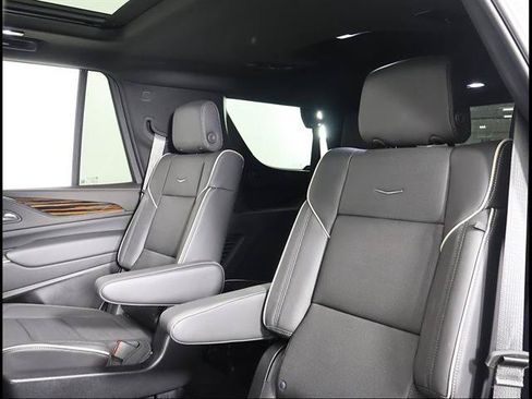 Used 2023 Cadillac Escalade Premium Luxury RWD image 10