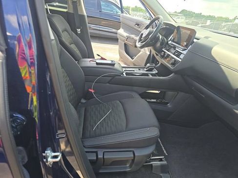 Certified 2025 Nissan Pathfinder SV w/ SV Premium Package FWD image 6