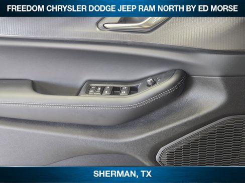 New 2025 Jeep Grand Cherokee Laredo w/ Luxury Tech Group I image 18