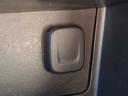 Used 2022 Chevrolet Colorado Z71 AWD/4WD image 17