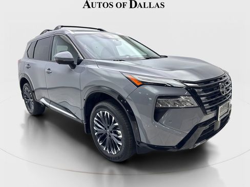 Used 2025 Nissan Rogue Platinum w/ Tech Package image 4