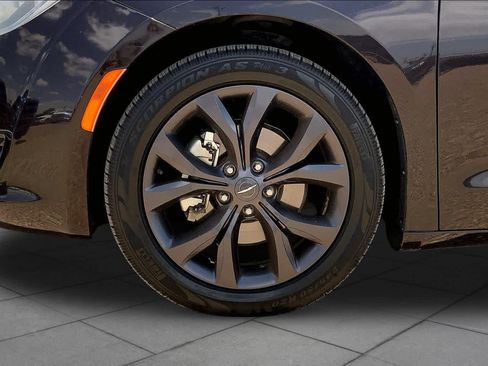 Used 2019 Chrysler Pacifica Touring-L w/ S Appearance Package FWD image 11