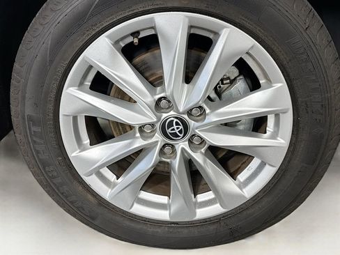 Used 2023 Toyota Corolla Cross LE image 32