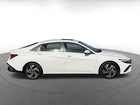 Used 2025 Hyundai Elantra SEL image 15