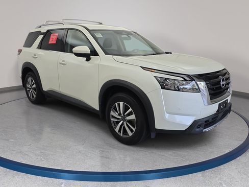 Certified 2023 Nissan Pathfinder SL AWD/4WD image 3