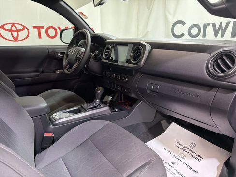 Used 2019 Toyota Tacoma TRD Off-Road image 11