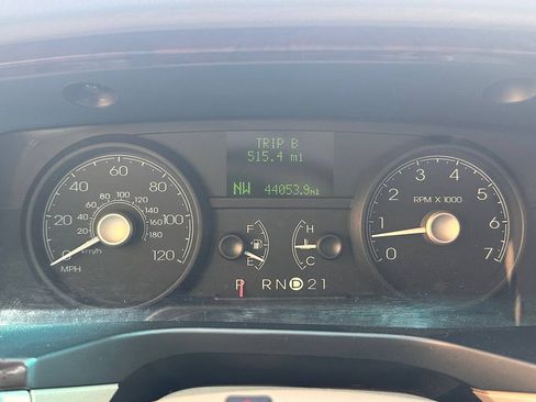 Used 2007 Lincoln Town Car Signature Limited RWD image 16