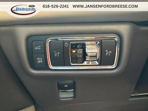 Used 2023 Lincoln Nautilus Reserve AWD/4WD image 16