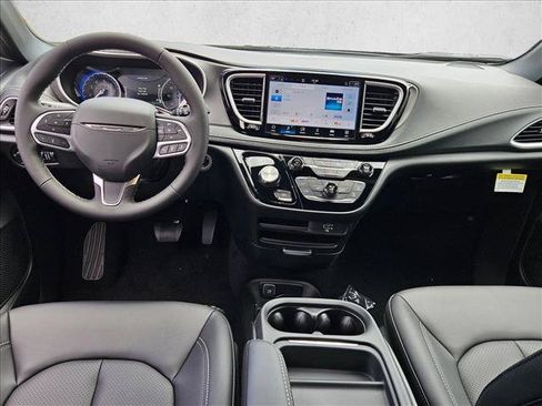 New 2027 Chrysler Pacifica Select FWD image 14