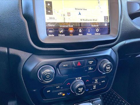 Certified 2023 Jeep Renegade Latitude w/ Sun/Sound Group image 32