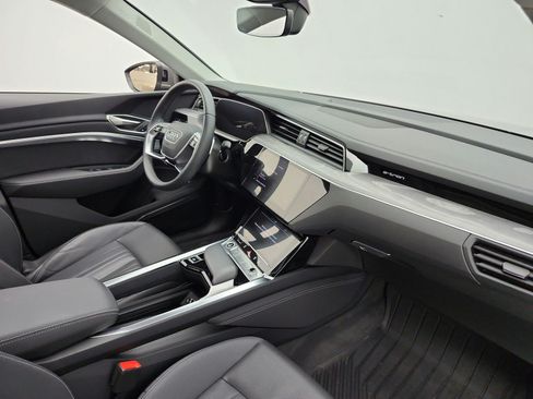 Used 2024 Audi Q8 e-tron Premium Plus w/ Premium Plus Package AWD/4WD image 30