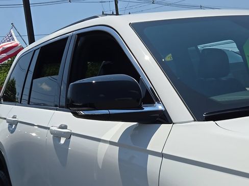 Certified 2025 Jeep Grand Cherokee Limited AWD/4WD image 7