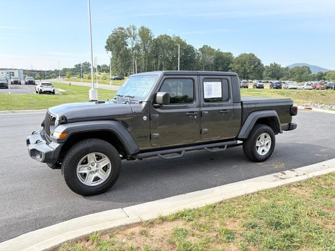 Used 2020 Jeep Gladiator Sport w/ Quick Order Package 24S AWD/4WD image 4