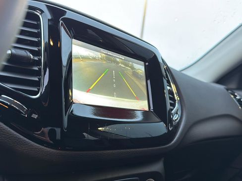 Used 2021 Jeep Compass Latitude image 24