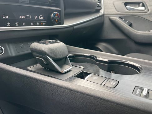 Used 2023 Nissan Rogue SV image 19