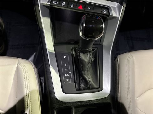 Used 2021 Audi Q3 2.0T Premium image 21