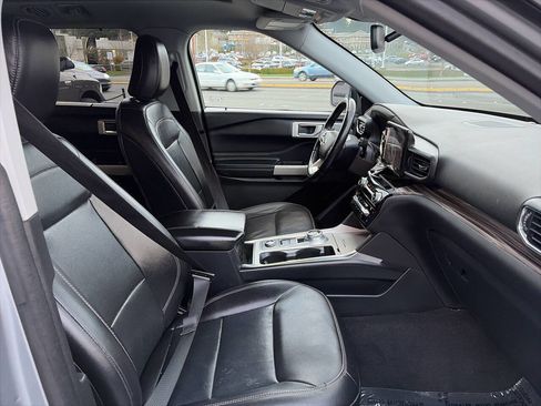 Used 2021 Ford Explorer Limited w/ Equipment Group 301A image 18