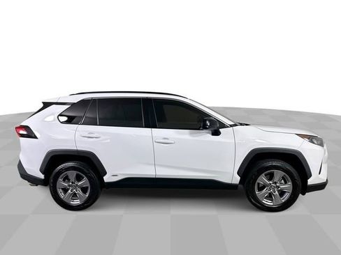 Used 2022 Toyota RAV4 LE AWD/4WD image 9