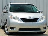 Used 2011 Toyota Sienna LE image 2