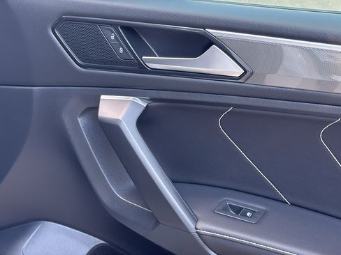 Used 2023 Volkswagen Tiguan SE R-Line image 33