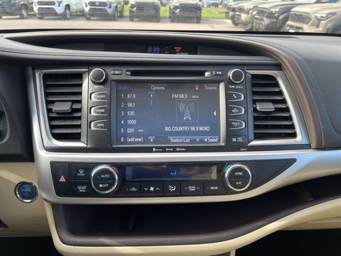 Certified 2018 Toyota Highlander XLE w/ Protection Package #3 AWD/4WD image 17