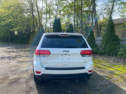 Used 2018 Jeep Grand Cherokee Laredo AWD/4WD image 4