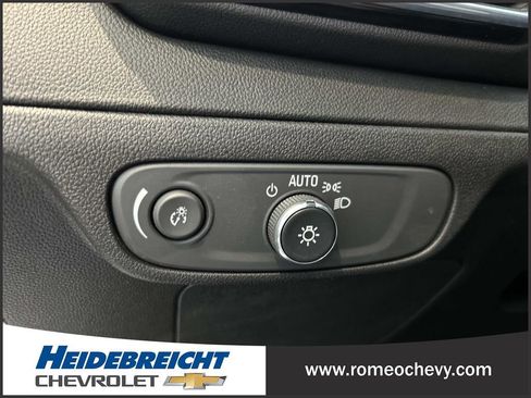 Used 2022 Chevrolet Bolt EUV LT w/ Convenience Package image 28