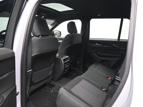 Used 2025 Jeep Grand Cherokee 4WD image 24