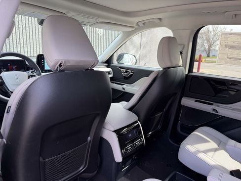 New 2026 Lincoln Aviator AWD image 14