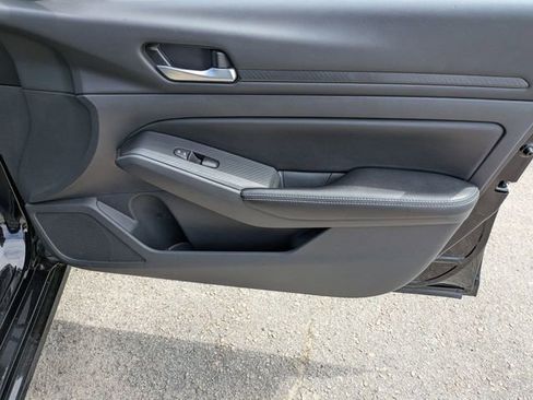 Used 2024 Nissan Altima 2.5 SV image 30